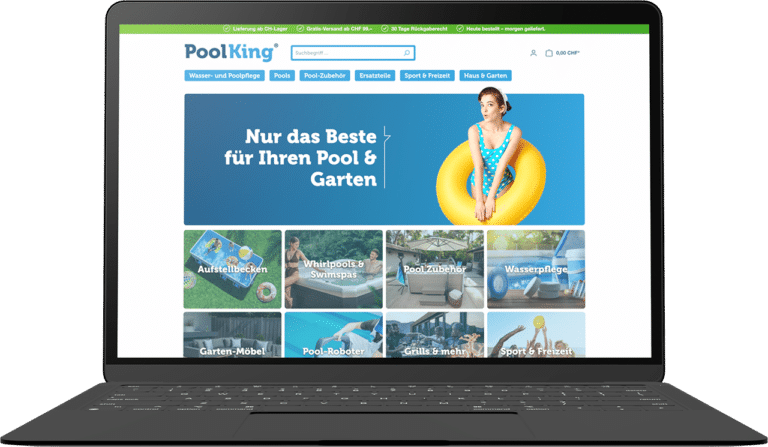 Screenshot auf Laptop-Bildschirm der Startseite des PoolKing Online Shops.